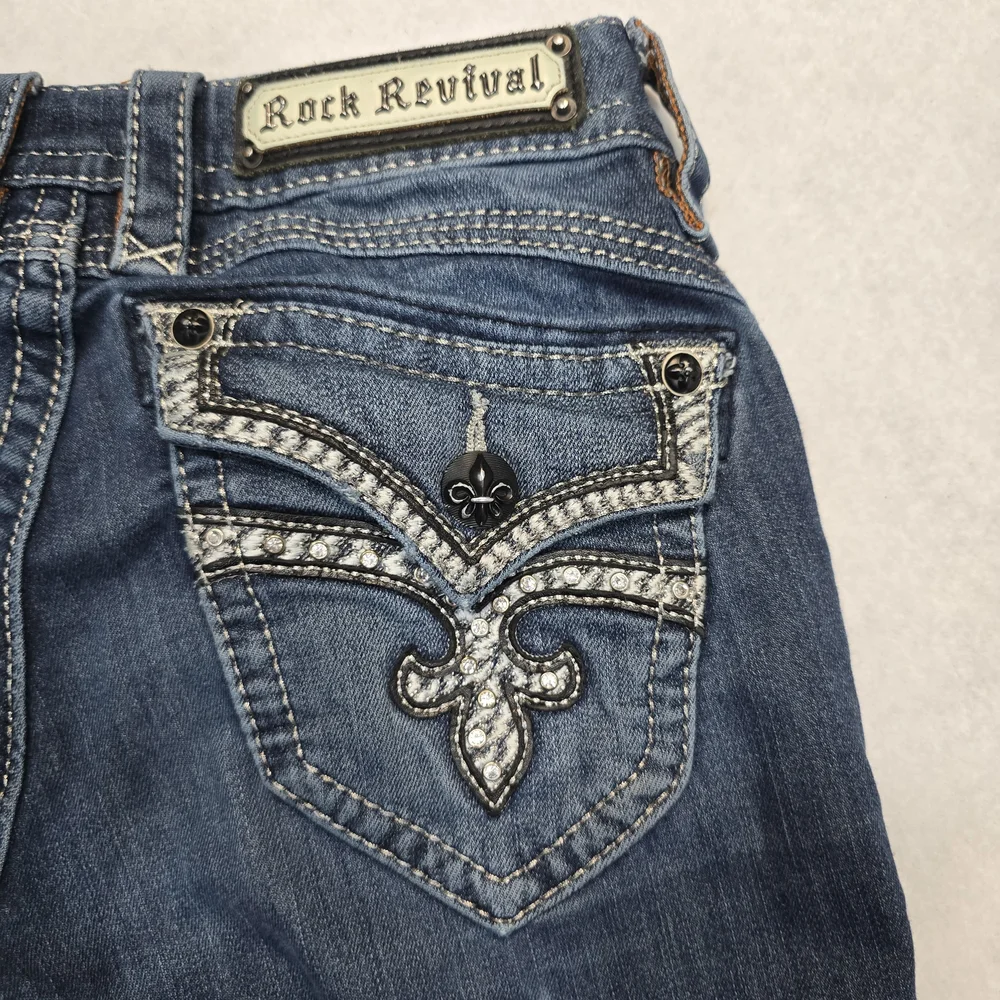 Rock Revival Stephanie Capri Jeans Blue Distressed Rhinestone Fleur De‎ Lis 25